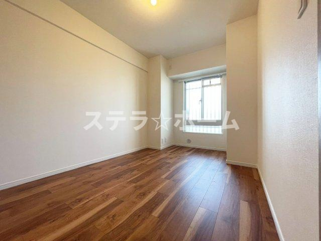 パレ千里壱号棟の洋室|明るい洋室です