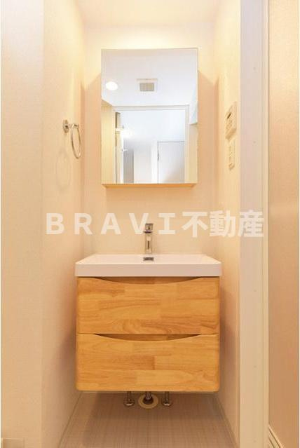 SERENiTE堺筋本町SUD（セレニテサカイスジホンマチエスユーディー）　BRAVI不動産の独立洗面台