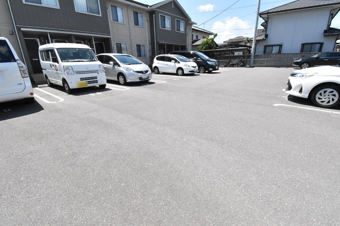 ベルポスト松縄Ⅱの駐車場