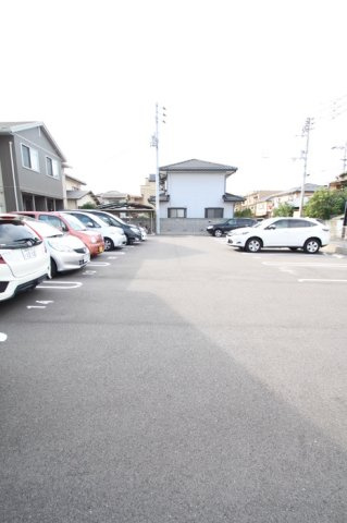 ベルポスト松縄Ⅱの駐車場