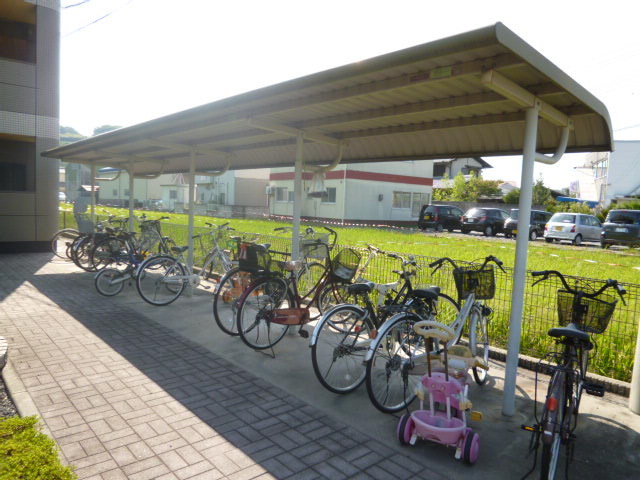 コンフォース亀山Ⅱのその他共用部分|自転車置き場