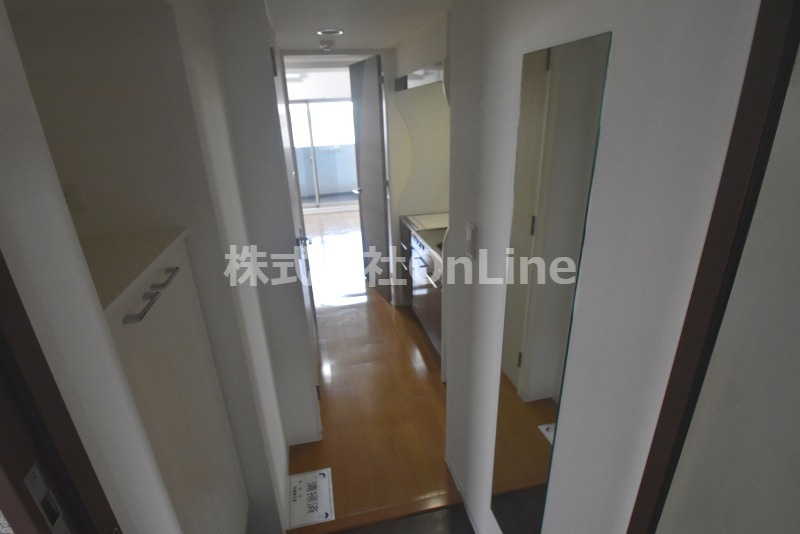 TLRレジデンス高井田の玄関