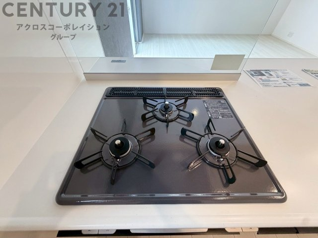 多数の調理器具を同時に使用でき、料理の効率化が可能。省エネで節約になり、様々な料理スタイルに適応できます。また、火力調整が独立しており、手入れや掃除もしやすく、今よりもっとお料理が楽しくなるかも。
