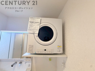 衣類乾燥機は天候に左右されず洗濯物を素早く乾燥。家事効率を高め、快適な暮らしをサポートします。
