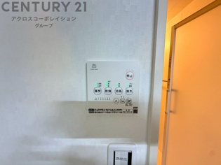 暖房機能があるため、冬場でも温かい浴室で入浴でき、乾燥機能があるため、水気を素早く取り除けます。また、換気機能があるため、湿気を素早く排出してカビや雑菌の発生を防ぐことができます。
