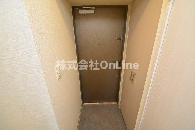 ファステート東大阪アダマスの玄関