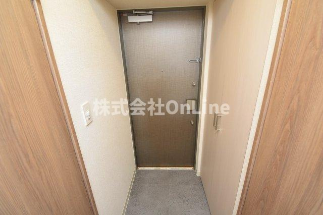 ファステート東大阪アダマスの玄関
