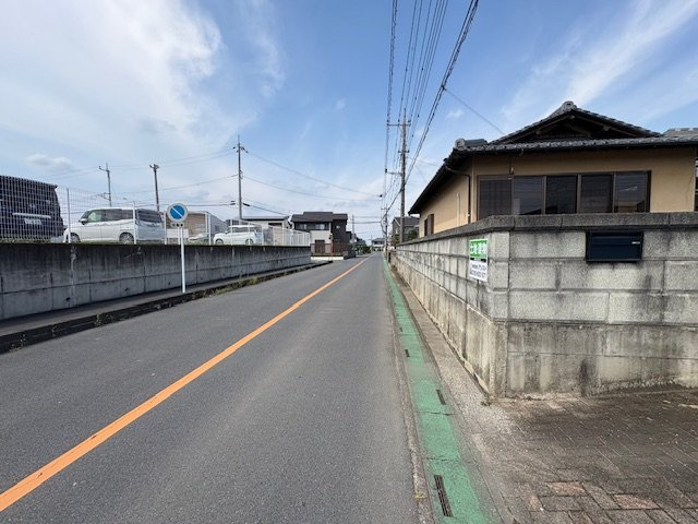 上里町大字金久保　中古3800の前面道路含む現地写真