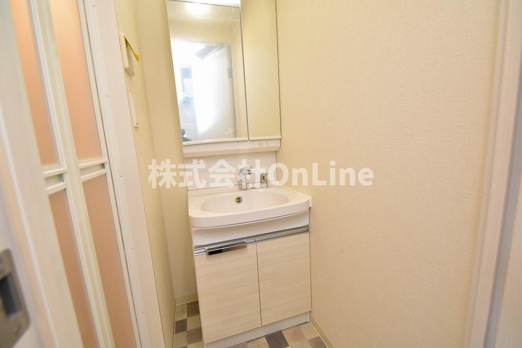 ファステート東大阪アダマスの独立洗面台
