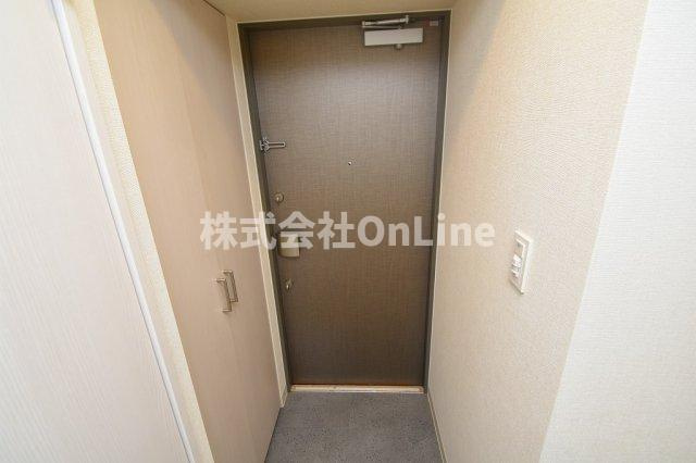 ファステート東大阪アダマスの玄関