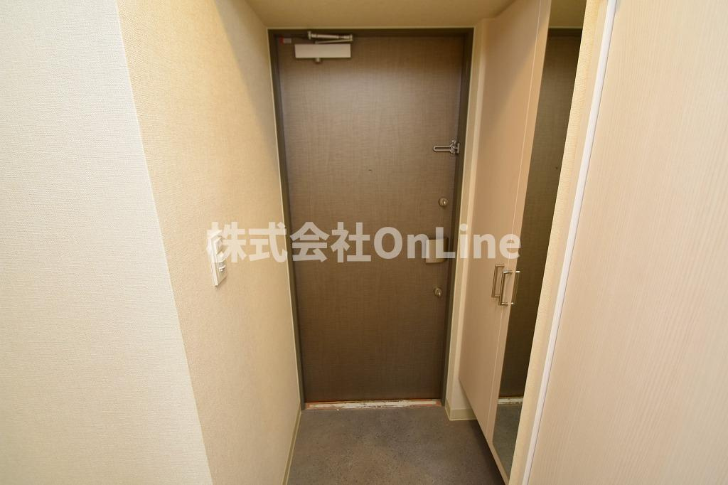 ファステート東大阪アダマスの玄関