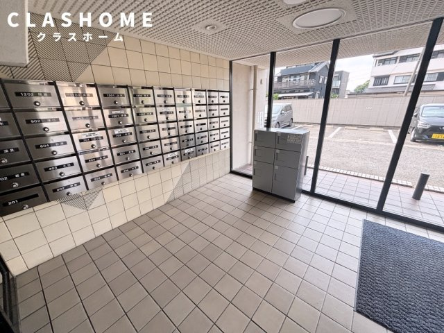 イトーピア刈谷マンションのエントランス