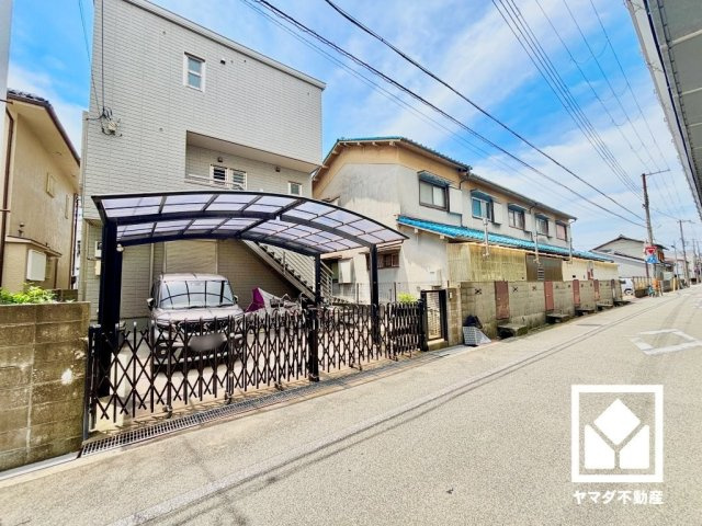 尼崎市立花町３丁目の前面道路含む現地写真|ダイソーやダイコクドラッグ、衣料品のパレットなどが出店するショッピングモール「立花ジョイタウン」まで徒歩10分。専門店や飲食店が複数ございますので、日々のお買い物やお食事の選択肢が広がります。