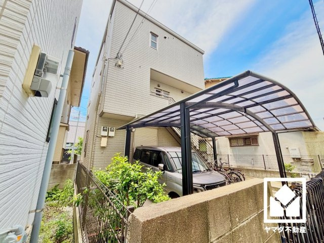 尼崎市立花町３丁目の外観|2階の浴室には窓が設置されており、自然換気や採光も確保された明るい空間になっています。