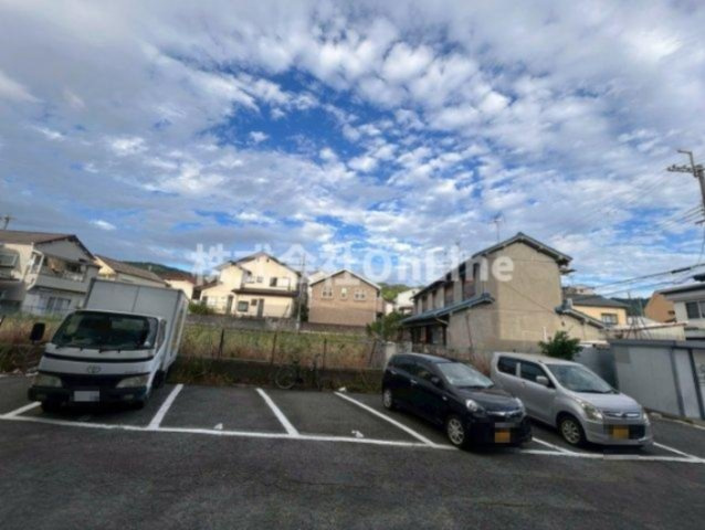 グランドシャトー山本の駐車場