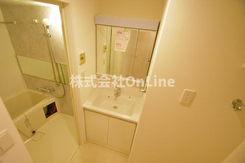 ソルテラスOSAKA　EAST　GATEの独立洗面台