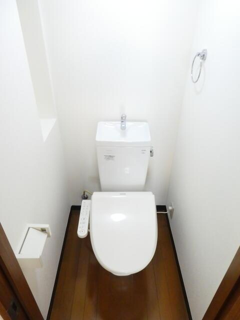 メゾンクボタのトイレ|落ち着いた色調のトイレです