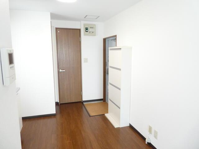 メゾンクボタの玄関|収納もある玄関です