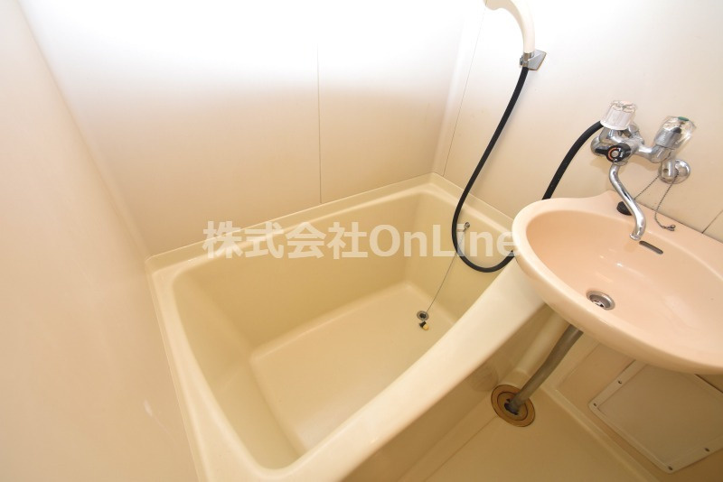 小阪本町ロイヤルハイツの浴室