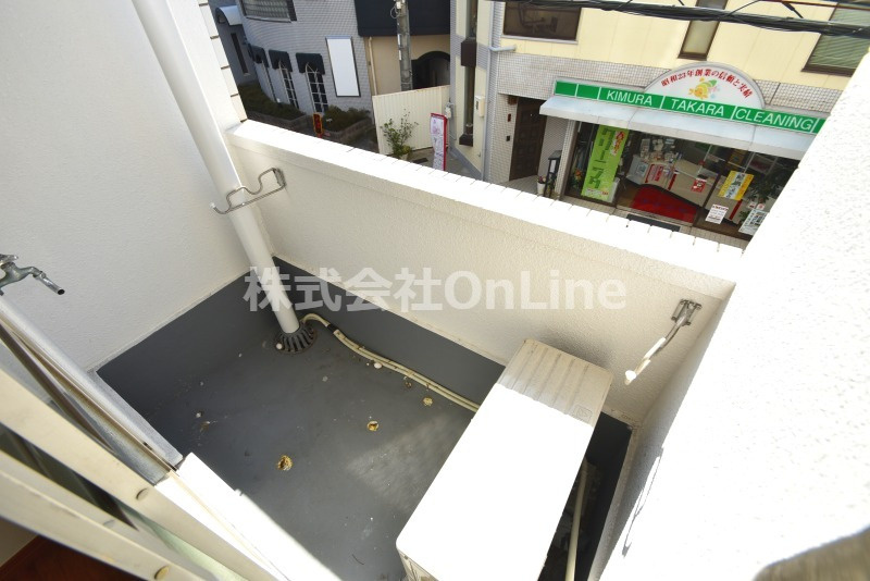小阪本町ロイヤルハイツのバルコニー