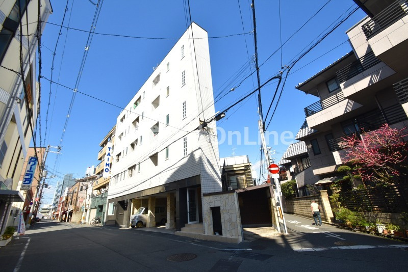 小阪本町ロイヤルハイツの外観