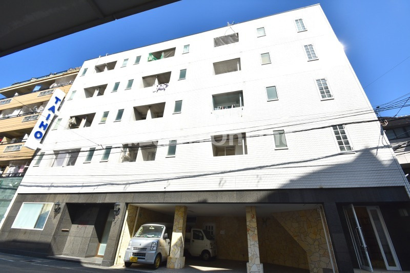 小阪本町ロイヤルハイツの外観