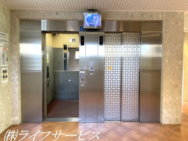 【エントランス】 | キングスクエア北大阪パークフェリスⅠ番館 | モニター付エレベーター２基あり