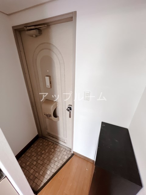 春日井市高蔵寺町北２丁目のアパートの玄関