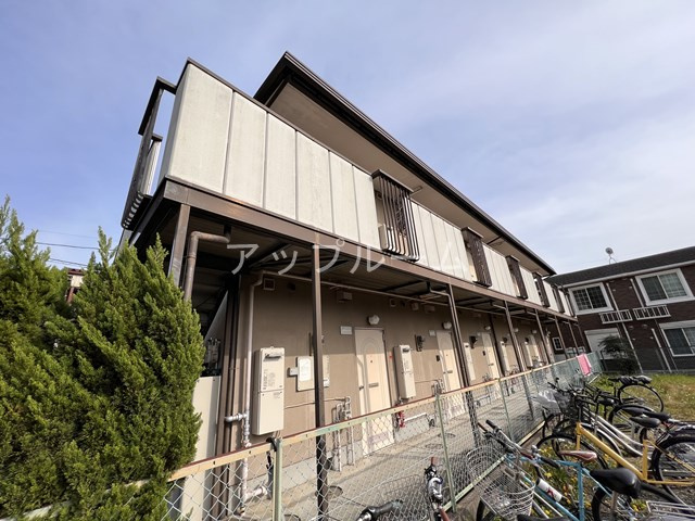 春日井市高蔵寺町北２丁目のアパートのエントランス