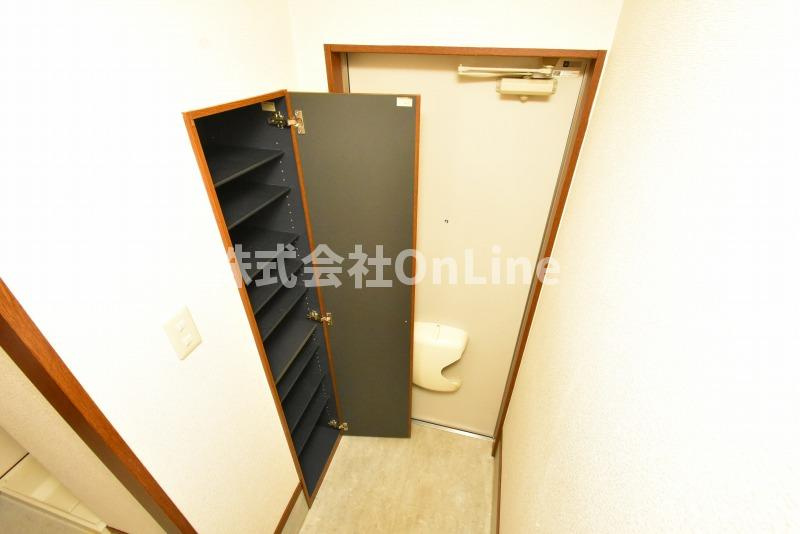アンプルールフェール寿の玄関