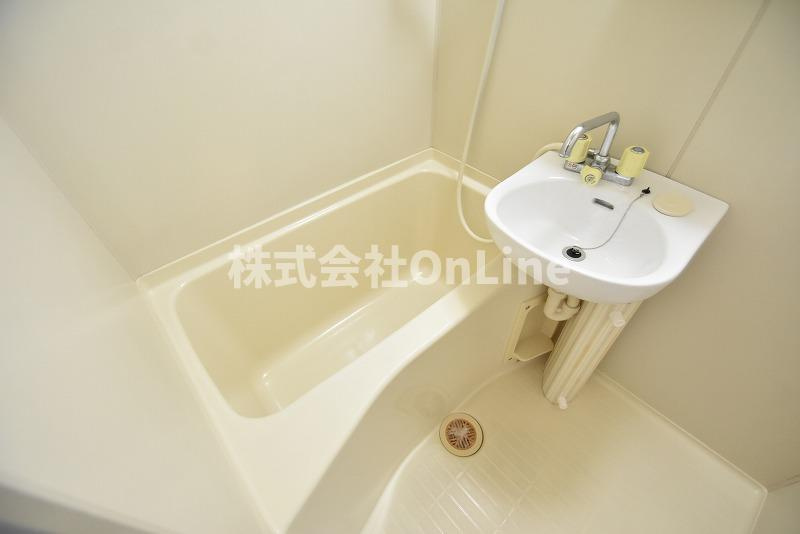 ヴァージャ小若江の浴室