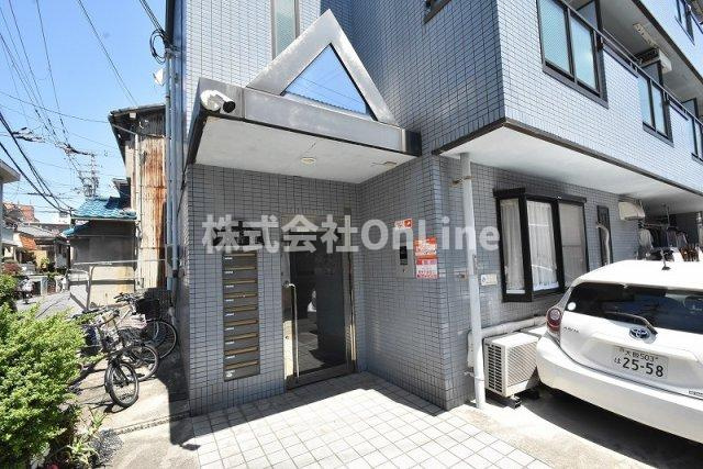 ヴァージャ小若江のエントランス