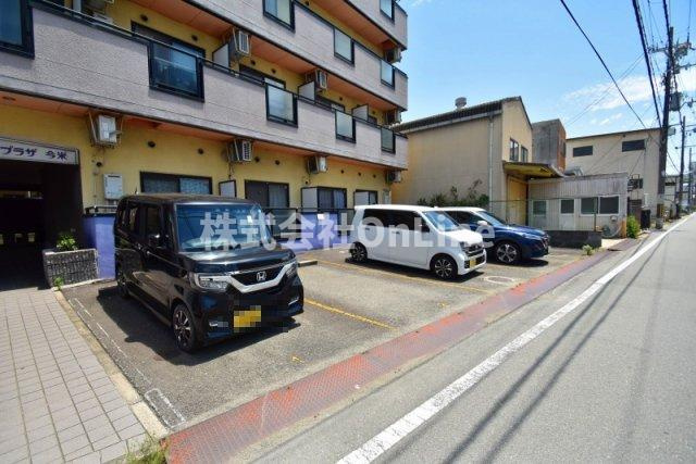 サンキプラザ今米の駐車場