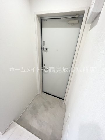 大阪市城東区鴫野東３丁目のアパートの玄関