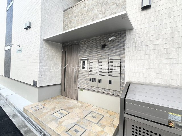 大阪市城東区鴫野東３丁目のアパートのエントランス