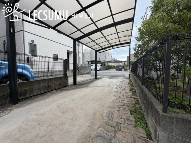 姫路市川西/中古戸建の駐車場