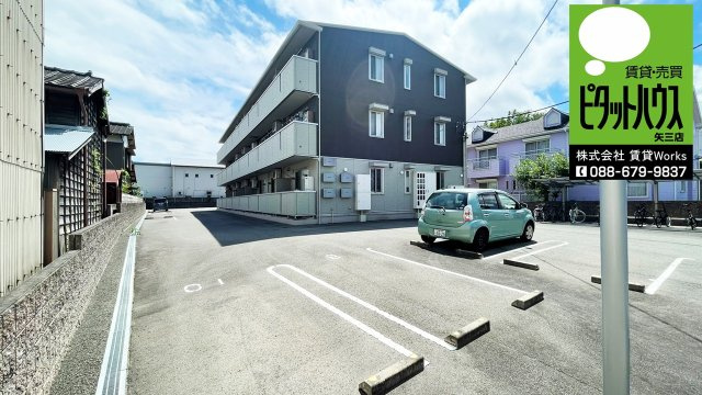 フトゥーロの外観