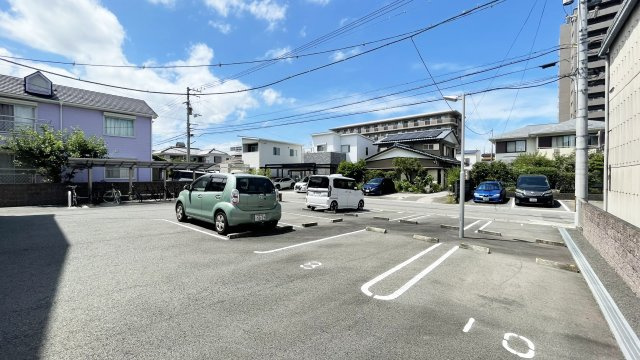 フトゥーロの駐車場