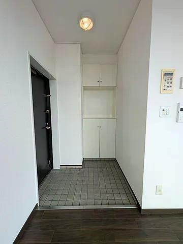 芦屋市伊勢町の賃貸マンションの玄関