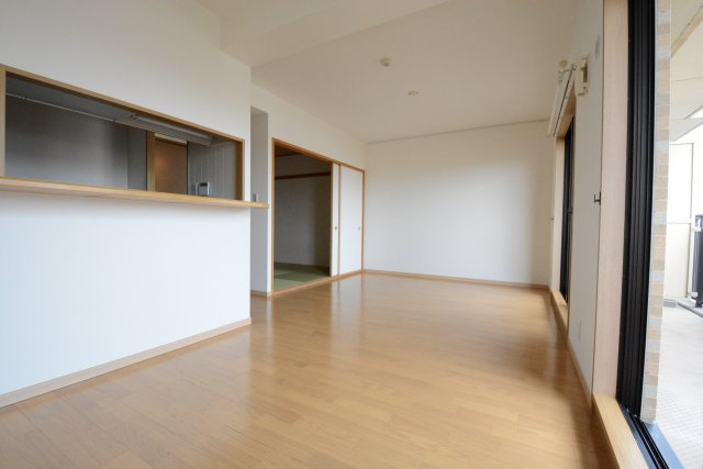 西宮市甲子園四番町の賃貸マンションの居間・リビング