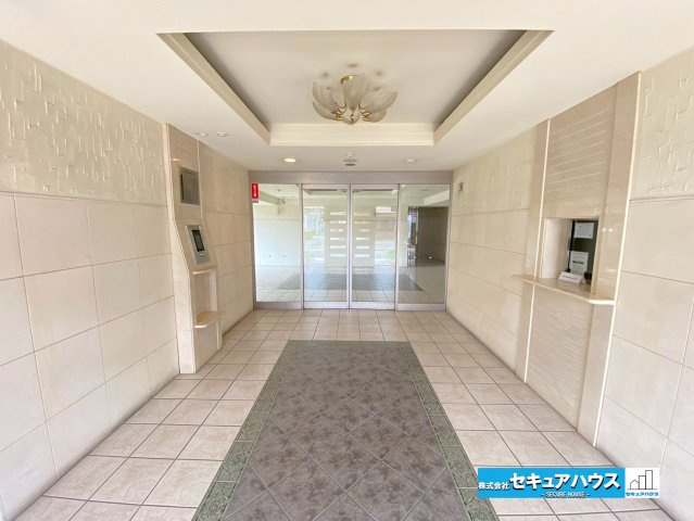 サンマンションアトレ横須賀駅前スカイステージのエントランス|事前予約にて現地ご見学いただけます！お気軽にお問い合わせください♪
■株式会社　セキュアハウス■
住宅ローンに強く、知識、経験豊富なスタッフ在籍
お客様に寄り添い、ご成約後もサポート致します。
