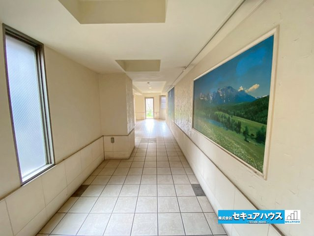 サンマンションアトレ横須賀駅前スカイステージのロビー|事前予約にて現地ご見学いただけます！お気軽にお問い合わせください♪
■株式会社　セキュアハウス■
住宅ローンに強く、知識、経験豊富なスタッフ在籍
お客様に寄り添い、ご成約後もサポート致します。