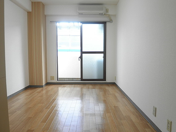 グレイス芦屋の居間・リビング