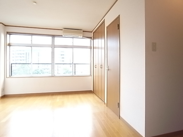 神戸市中央区国香通２丁目の賃貸マンションの居間・リビング