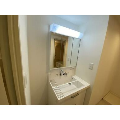 芦屋市呉川町の賃貸マンションの洗面所