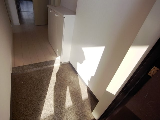 芦屋市呉川町の賃貸マンションの玄関