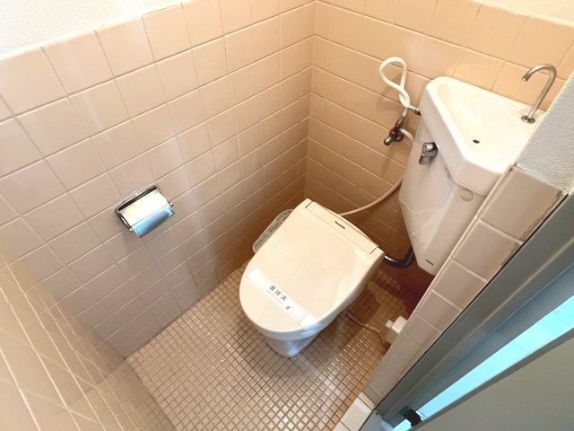 神戸市灘区永手町２丁目の賃貸マンションのトイレ
