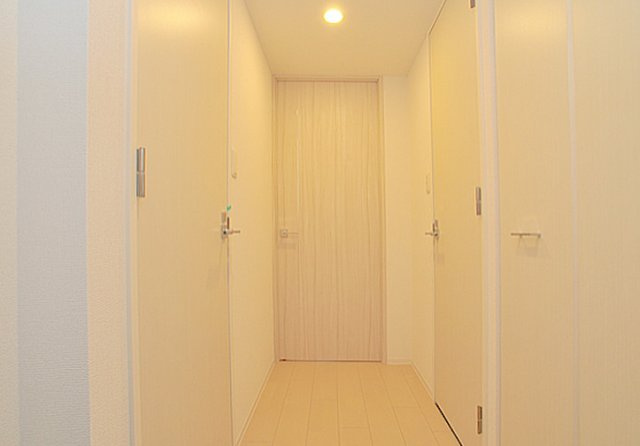 神戸市中央区海岸通３丁目の賃貸マンションの玄関