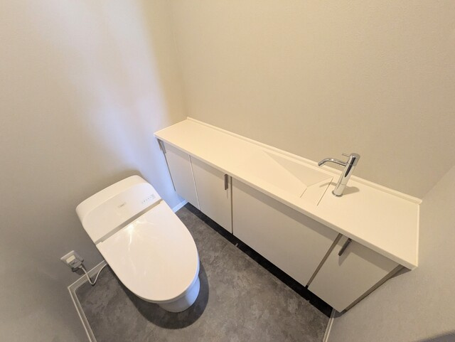 芦屋市平田町の賃貸マンションのトイレ