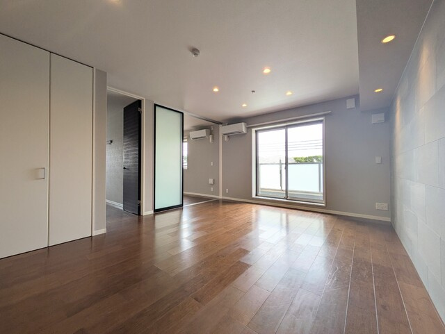 芦屋市平田町の賃貸マンションの居間・リビング